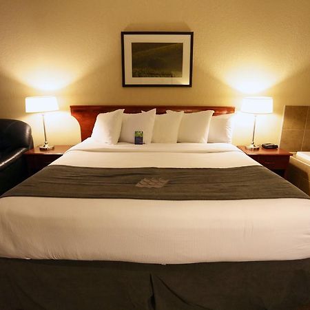 Lakeview Inns & Suites - Fort Nelson Εξωτερικό φωτογραφία