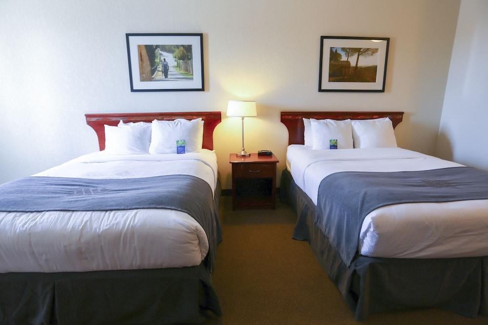 Lakeview Inns & Suites - Fort Nelson Εξωτερικό φωτογραφία