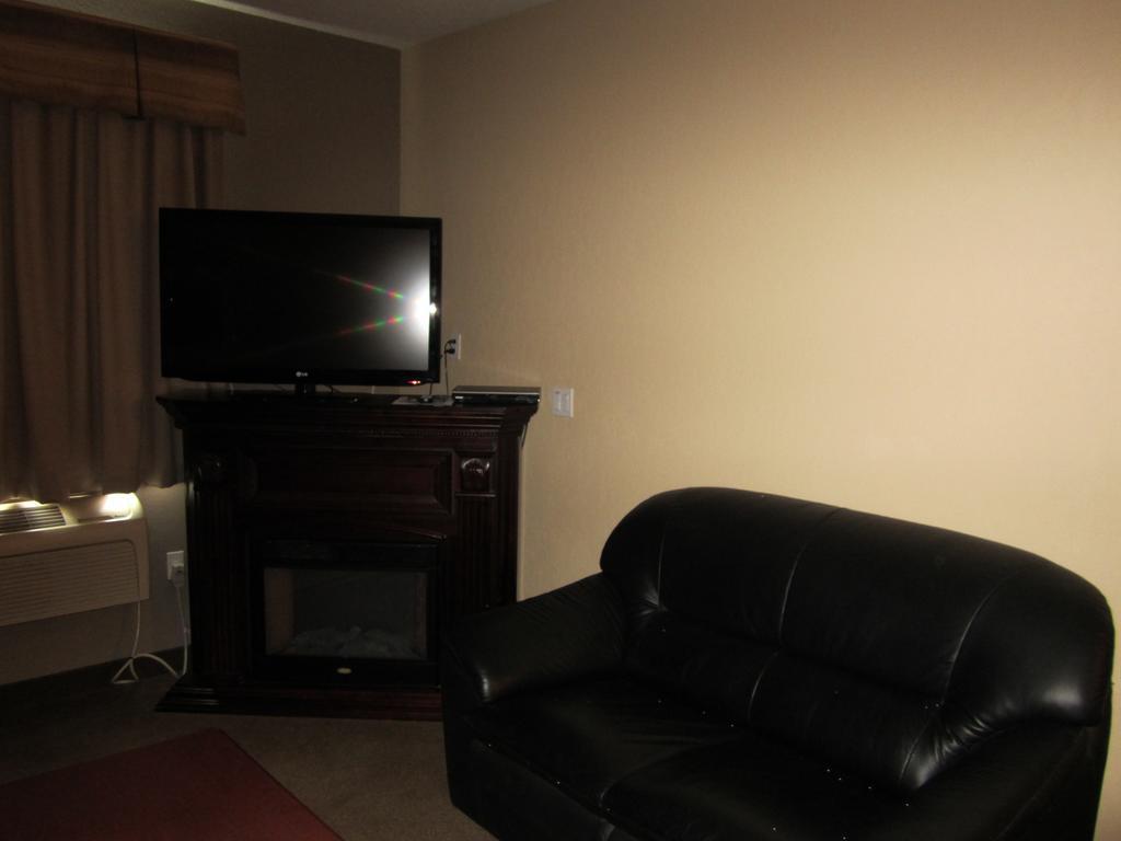Lakeview Inns & Suites - Fort Nelson Εξωτερικό φωτογραφία