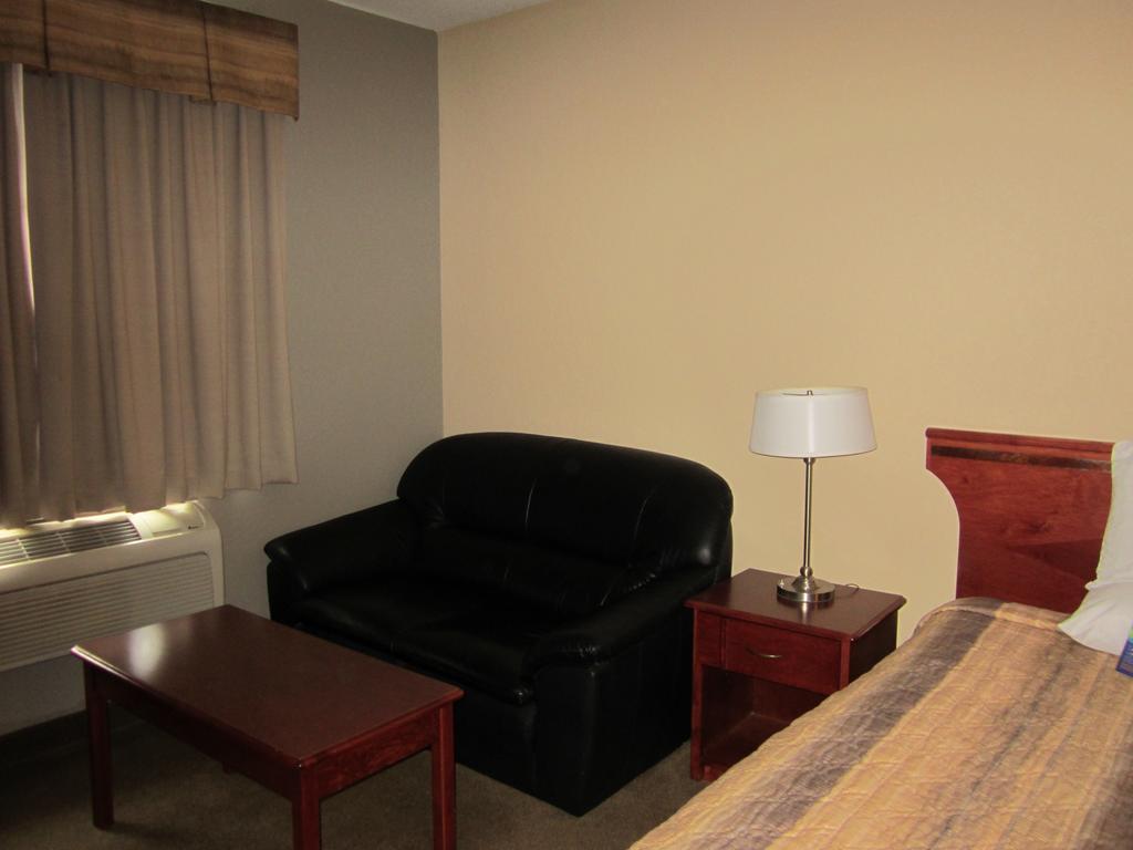 Lakeview Inns & Suites - Fort Nelson Εξωτερικό φωτογραφία