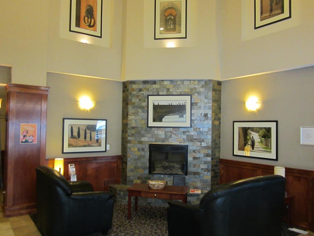 Lakeview Inns & Suites - Fort Nelson Εξωτερικό φωτογραφία