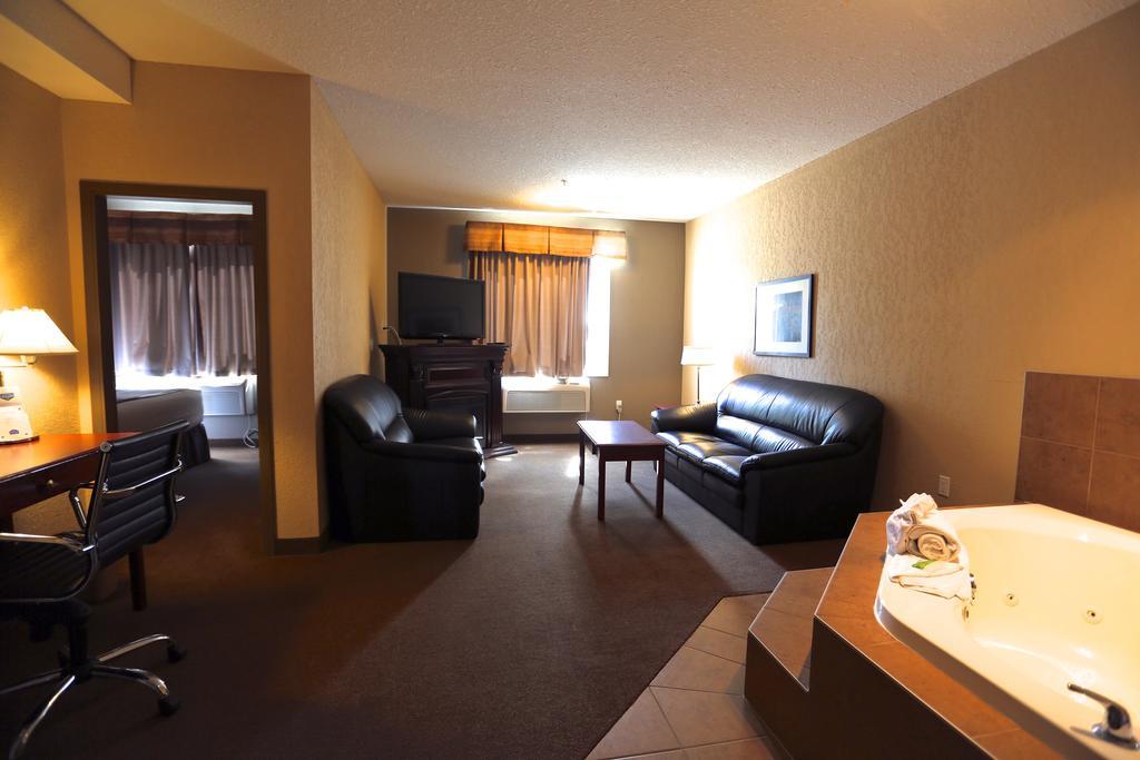 Lakeview Inns & Suites - Fort Nelson Εξωτερικό φωτογραφία