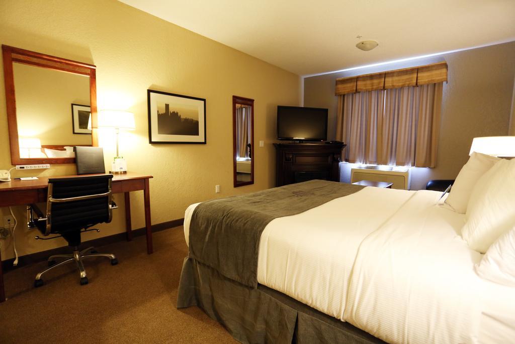 Lakeview Inns & Suites - Fort Nelson Εξωτερικό φωτογραφία