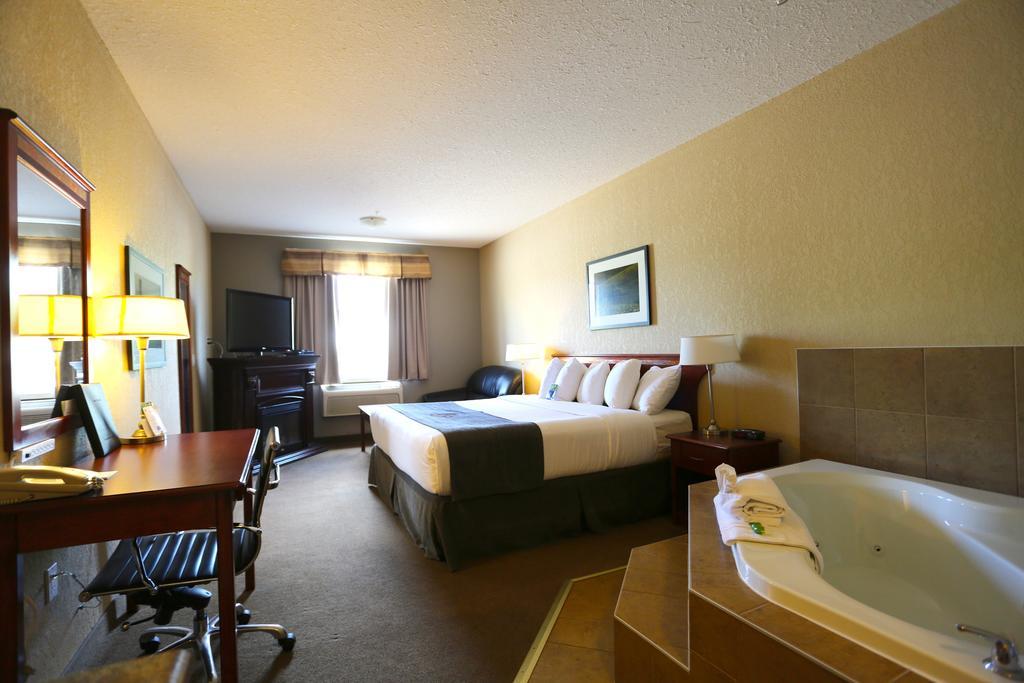 Lakeview Inns & Suites - Fort Nelson Εξωτερικό φωτογραφία