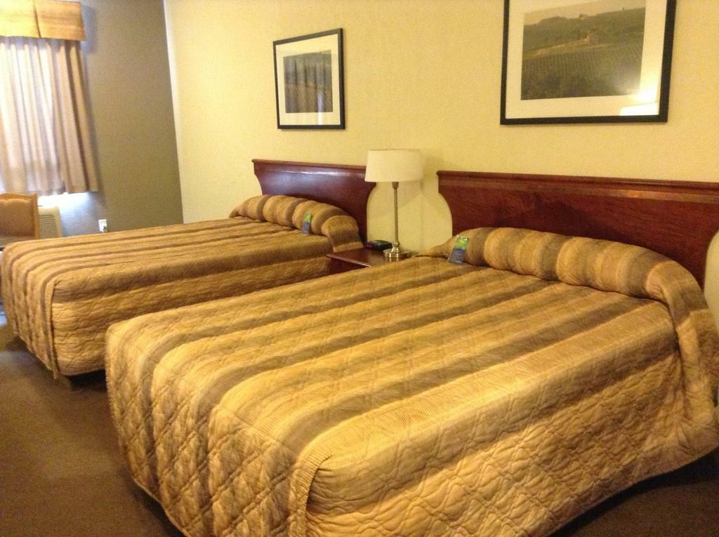 Lakeview Inns & Suites - Fort Nelson Εξωτερικό φωτογραφία